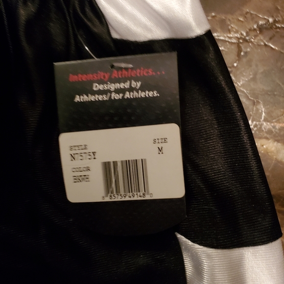 Intensity Athletic Black White Shorts M NWT - Picture 4 of 4